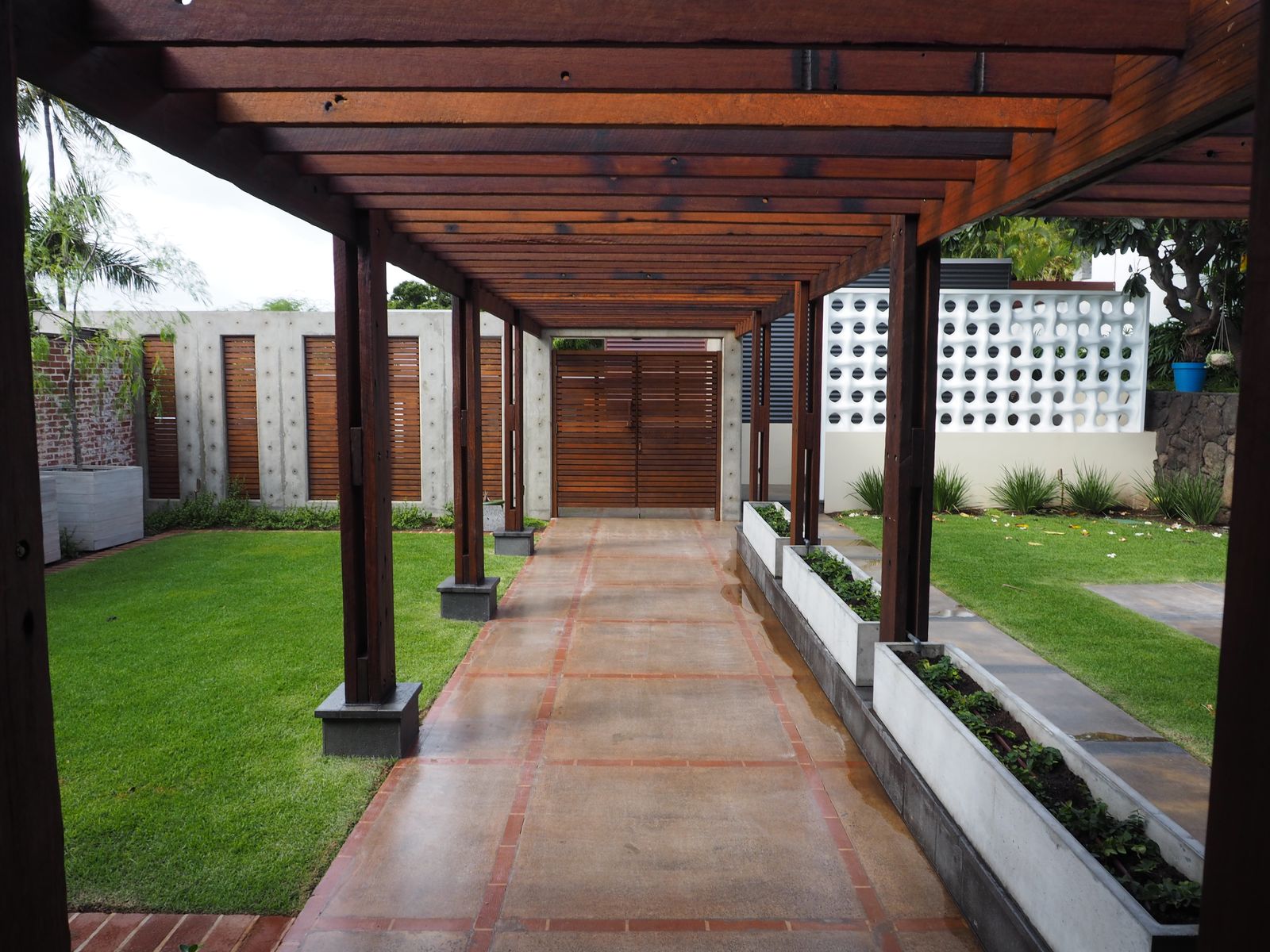 Pergola Walkway - Sanctum Carpentry project
